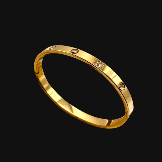 Zircon engraved gold plated bracelet